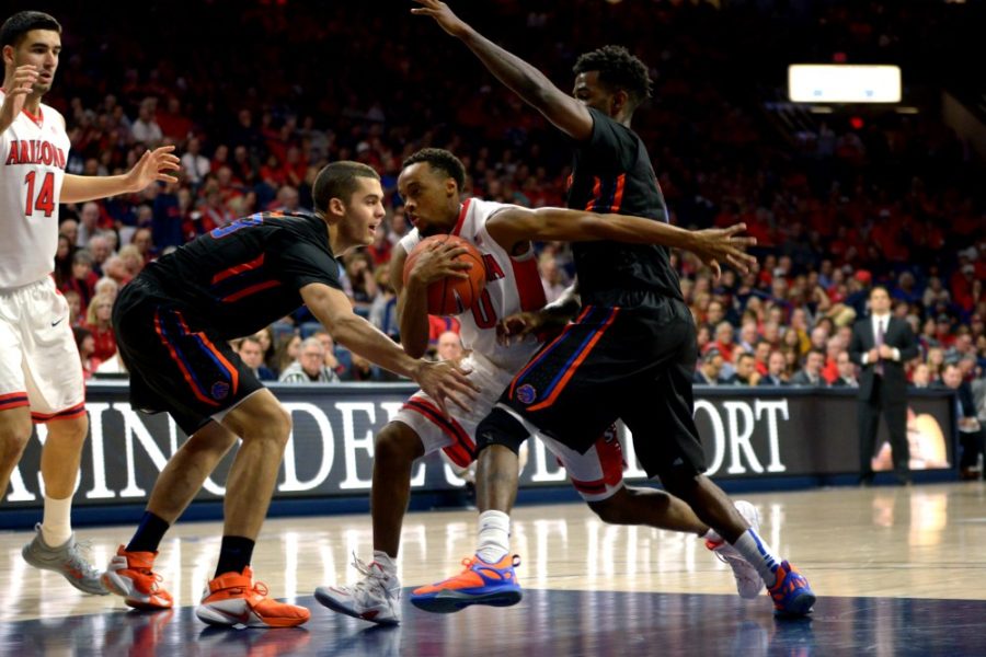 Arizona+Guard%26nbsp%3BParker+Jackson-Cartwright+drives+to+the+basket+at+McKale+Center+on+Thursday%2C+Nov.+19.+The+Wildcats+are+victorious+at+the+end+of+the+game+88-76.