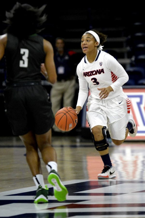 Arizona+guard+Taryn+Griffey+%283%29+calls+out+a+play+as+she+runs+down+the+court+in+McKale+Center+on+Tuesday%2C+Nov.+10%2C+2015.+Griffey+has+returned+to+the+team+after+taking+a+brief+leave+of+absence.+