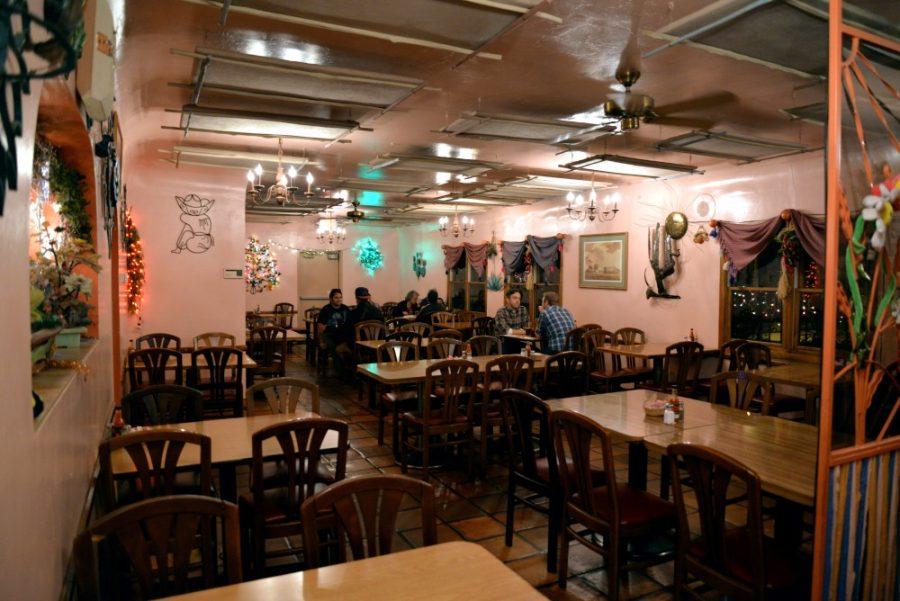 %0APeople+dining+enjoy+dinner+at+El+Minuto+Cafe+on+Saturday%2C+Feb.+13.+This+Mexican+restaurant+has+been+serving+people+since+the+1930s+and+is+one+of+the+best+Mexican+restaurants+in+Tucson.