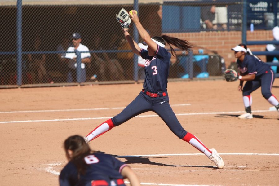 Arizona+pitcher+Danielle+OToole+%283%29+winds+up+to+pitch+in+Tucson+playing+against+Santa+Barbara+on+Sunday%2C+Feb.+14.+OToole+leads+the+team+with+a+1.92+ERA+through+nine+starts.