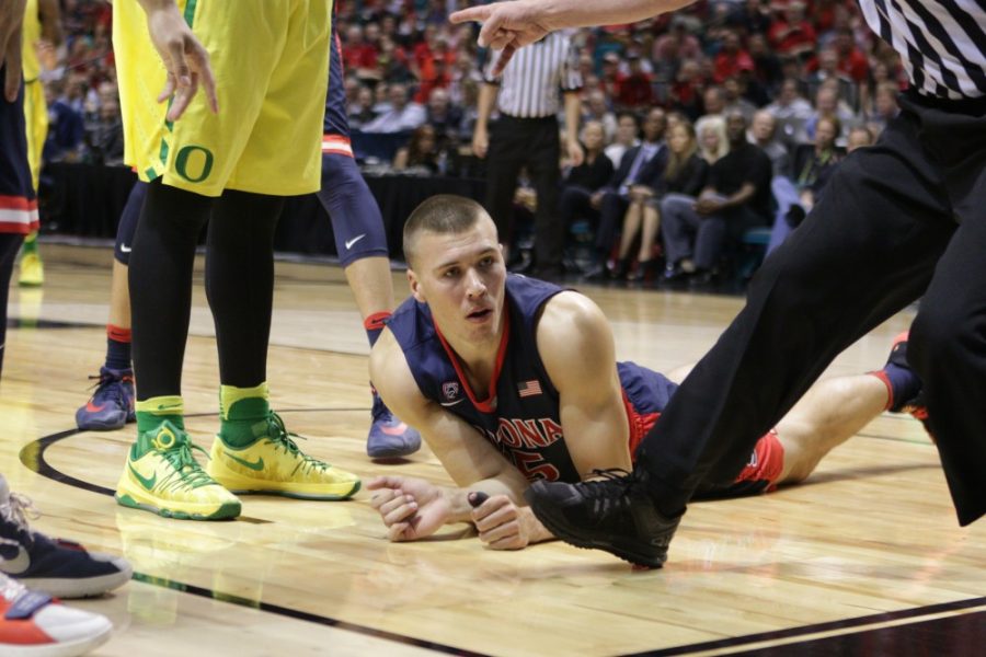 Kaleb+Tarczewski+watches+the+ball+roll+out+of+bounds+during+Arizonas+95-89+OT+loss+to+Oregon+in+the+Pac-12+Tournament%26nbsp%3Bsemifinal+in+the+MGM+Grand+Garden+Arena+on+Friday%2C+March+11.