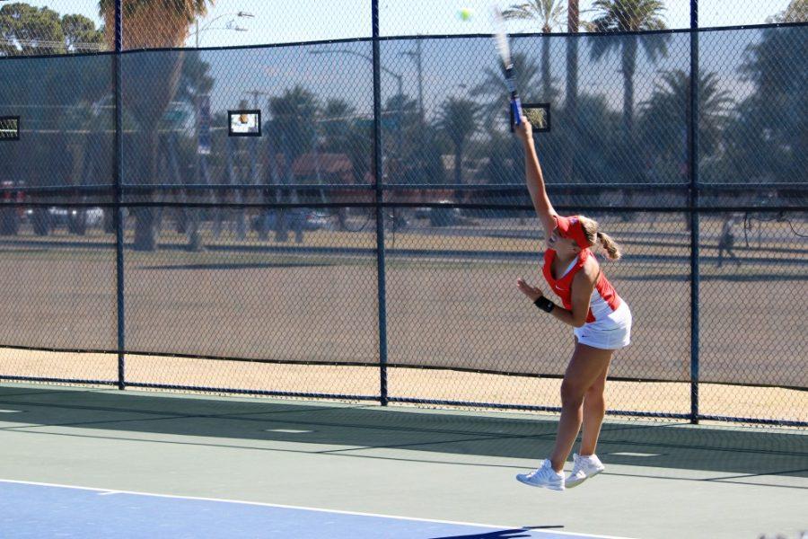 Arizona+tennis+athlete+Lauren+Marker+serves+the+ball+during+a+doubles+match+against+the+University+of+San+Diego.