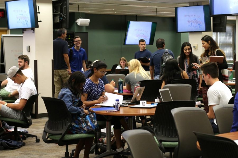 Students in General Chemistry class use the new collaborative learning space in the Science and Engineering Library on March 25, 2016.