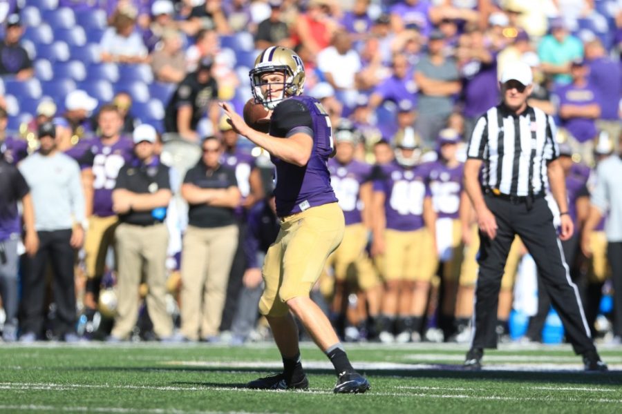 Washington+quarterback+Jake+Browning+prepares+to+throw+the+ball+during+Washingtons+59-14+win+over+the+Idaho+Vandals+on+Saturday%2C+Sept.+10+in+Seattle%2C+Wash.