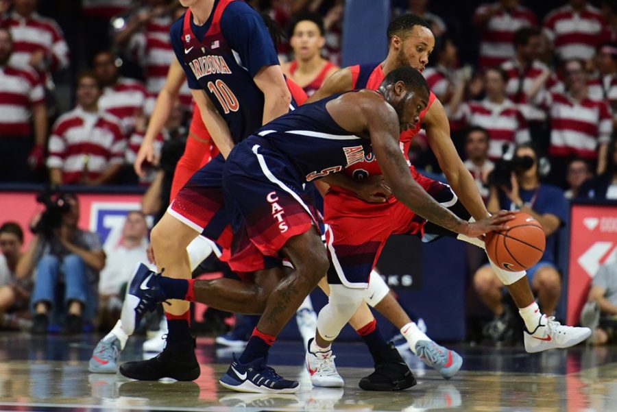 Arizona+guards+Kadeem+Allen+%285%29+and+Parker+Jackson-Cartwright+%280%29+battle+for+possession+of+the+ball+during+the+red+and+blue+scrimmage+at+McKale+Center+on+Friday%2C+Oct.+14%2C+2016.+