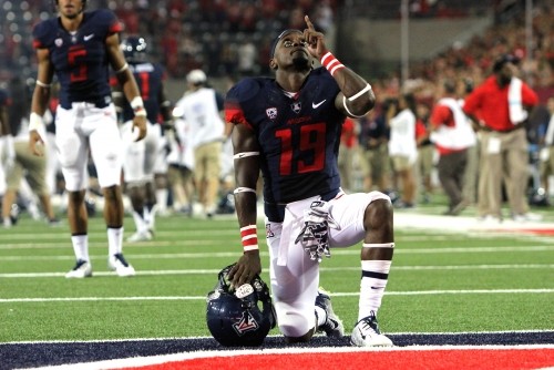 Then Arizona redshirt sophomore wide receiver, DaVonté Neal (19), prays before Arizonas season opener against UNLV at Arizona Stadium on Aug. 29, 2014. Neal is in his final season at the UA and has since switched to defensive back.
