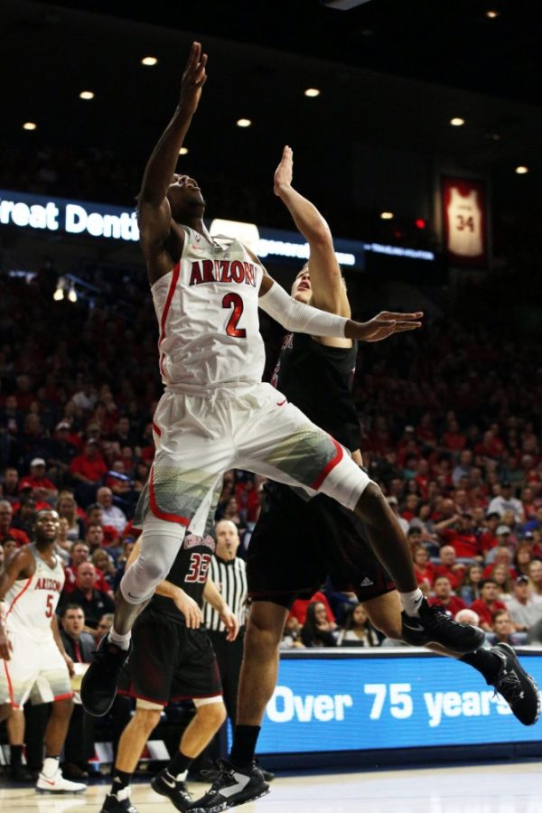 Arizona+guard+Kobi+Simmons+shoots+up+against+Cal+State+Chico+defense+on+Sunday%2C+Nov.+6+in+McKale+Center.