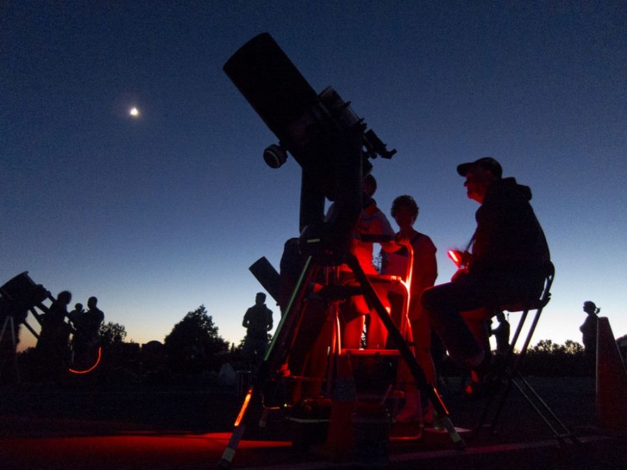 Amateur+astronomers+from+across+the+country+volunteer+their+expertise+and+offer+free+nightly+astronomy+programs+and+free+telescope+viewing+at+the+Grand+Canyon.+For+eight+days+every+June%2C+park+visitors+and+residents+explore+the+wonders+of+the+night+sky+on+Grand+Canyon+National+Parks+South+Rim+with+the+Tucson+Amateur+Astronomy+Association+and+on+the+North+Rim+with+the+Saguaro+Astronomy+Club+of+Phoenix.+Tucson+offers+its+own+Star+Parties+in+Catalina+State+Park.