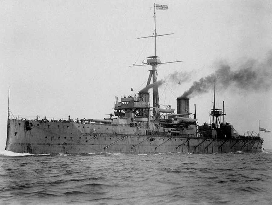 HMS+Dreadnought+underway%2C+circa+1906.+Dreadnought+would+set+a+new+standard+in+naval+design+for+years+to+come.