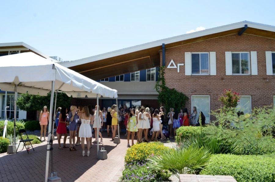 Potential new members line up outside of Delta Gamma on Aug. 20, 2015. While some sororities are increasing efforts to demonstrate acceptance of the LGBTQ community, some think the rush process could be made more inclusive.
