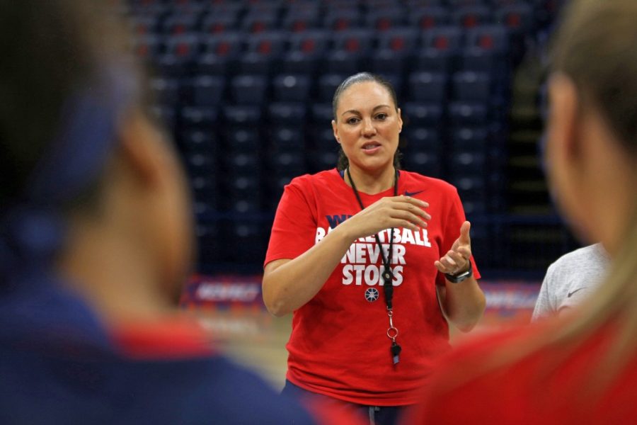 Arizona women’s basketball coach Adia Barnes gives a pep talk to her team before media day on Oct. 10, 2016. 