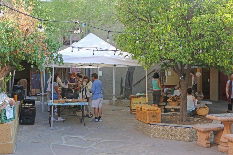 Members+of+a+Tucson+CSA+gather+to+collect+their+weekly+produce+shares+on+Tuesday%2C+Aug.+29.+Tucsons+CSA+was+founded+by+Philippe+Waterinckx+13+years+ago.