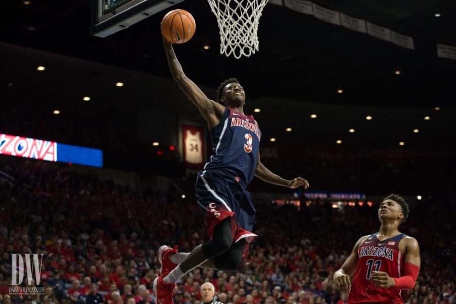 Dylan+Smith+dunks+during+the+McDonalds+Red-Blue+game+on+Oct.+20+in+McKale+Center.+Smith+comes+to+Arizona+as+a+transfer+from+UNC+Asheville.