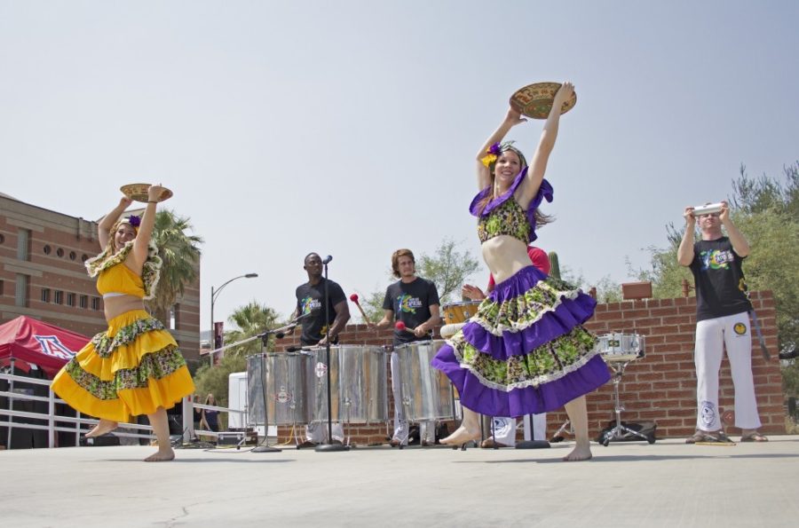 Dancers+share+the+Colheita+Dance+on+the+University+of+Arizona+Mall+during+Brazilian+Independence+Day+on+Sept.+7.+Passport+to+Dance+featured+three+different+dances+from+three+separate+cultures%2C+including+Egyptian+Belly+Dance%2C+a+traditional+Cuban+dance+and+Brazilian+Capoeira.