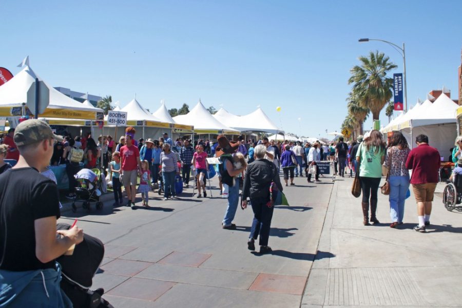 Festival-goers+walk+around+to+different+booths+at+the+Tucson+Festival+of+Books+on+the+UA+mall+on+March+12%2C+2016.+The+festival+attracts+authors+and+patrons+from+all+50+states%2C+as+well+as+many+international+locations.%0A%0A