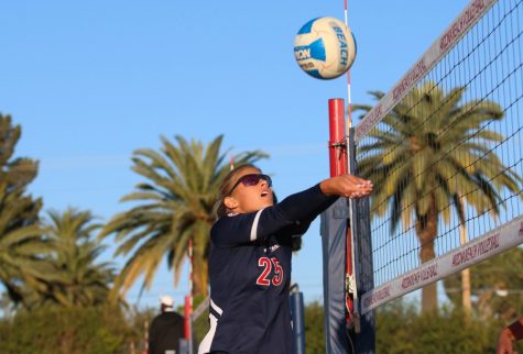 Arizona’s Caroline Cordes (25) sets the ball during the Arizona-Utah beach volleyball game at Bear Down Beach, in Tucson Ariz. on Friday April 20.