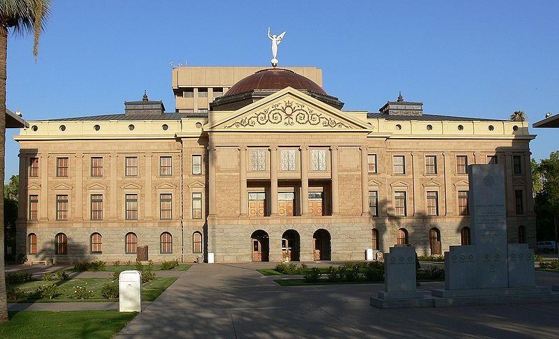Pictured+above+is+the+Arizona+State+Capitol+building.+During+the+last+legislative+session%2C+multiple+bills+pertaining+to+higher+education+were+debated+on+and+either+passed+on+to+the+governor%2C+or+shelved.