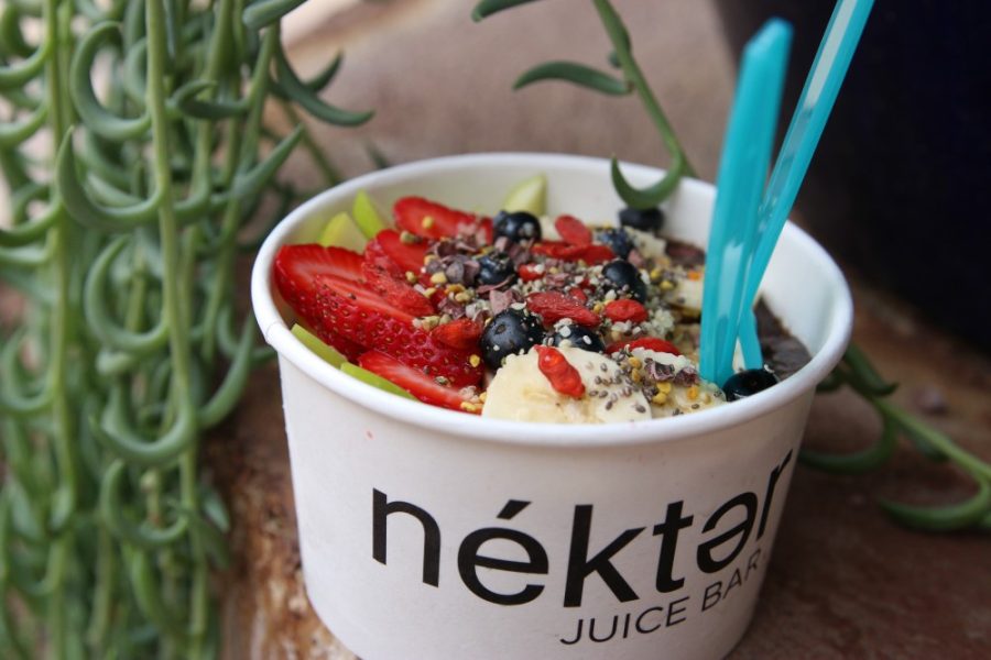 The+Acai+Superfood+Bowl+includes+A%26%23231%3Ba%26%23237%3B%2C+banana%2C+strawberry%2C+blueberry%2C+spinach%2C+kale%2C+chia+seeds+and+housemade+cashew+milk+blended+together+and+is+topped+with+hempseed+granola%2C+fresh+strawberry%2C+blueberry%2C+banana%2C+goji+berries%2C+cacao+nibs%2C+hemp+hearts%2C+bee+pollen%2C+chia+seeds+and+agave+nectar.+Nekter+Juice+Bar+can+be+found+at+La+Encantada+shopping+mall+by+Skyline+Drive+and+Campbell+Avenue.%0A