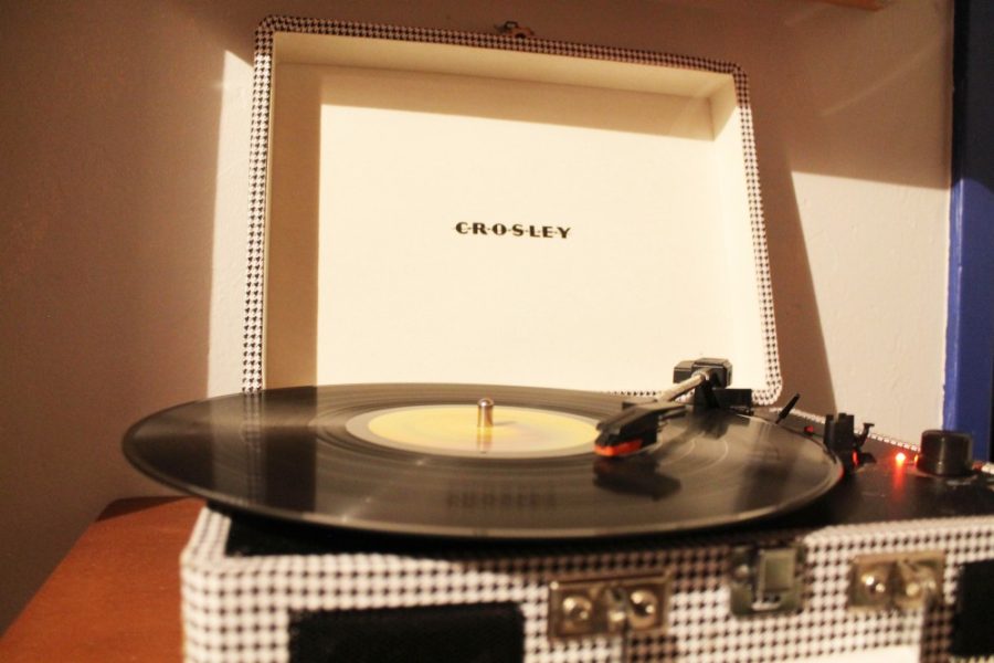 A+Crosby+vinyl+record+player+spins+Elton+Johns+1972+album+Honkey+Chateau+which+feature+songs+like+Honkey+Cat%2C+I+Think+Im+Gunna+Kill+Myself%2C+Salvation+and+Rocket+Man+%28I+Think+Its+Gunna+Be+a+Long+Long+Time%29.+Vinyl+records+are+one+of+many+ways+to+experience+music+today.