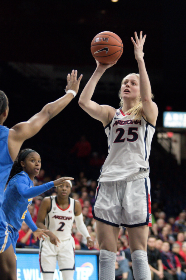 Arizona+forward+Cate+Reese+%2825%29+shots+the+ball+in+the+second+half+of+the+Arizona-UCLA+game+on+Sunday%2C+Jan.+27%2C+2018%2C+in+McKale+Center.%26nbsp%3B