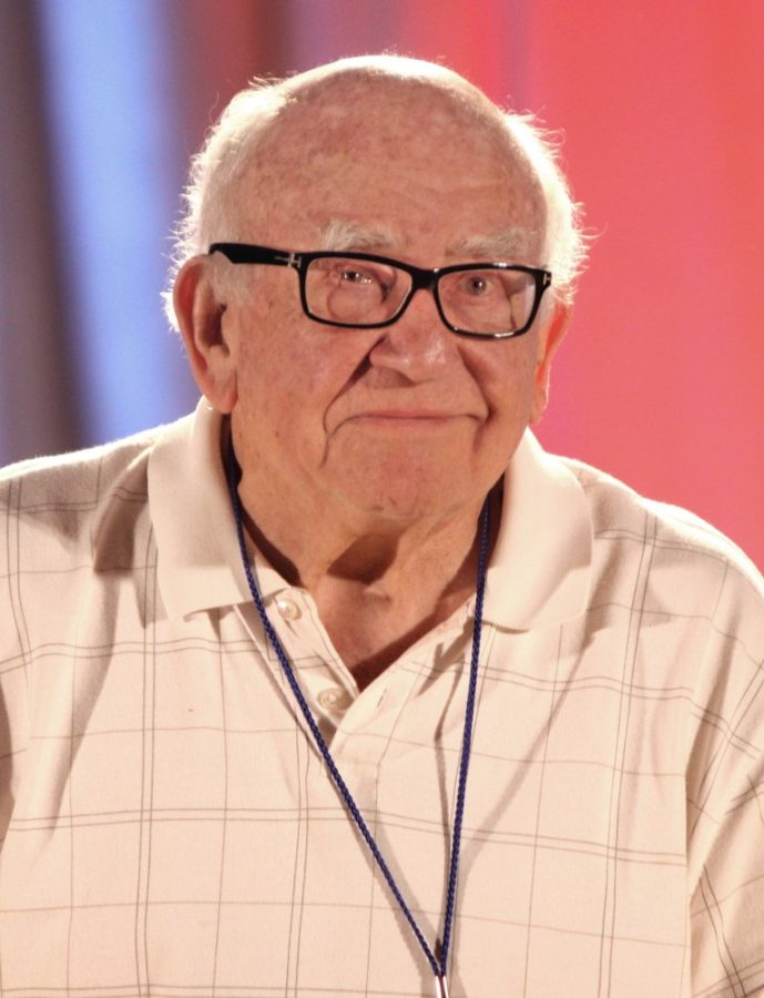  Ed Asner at the 2012 Phoenix Comicon in Phoenix, Arizona.
