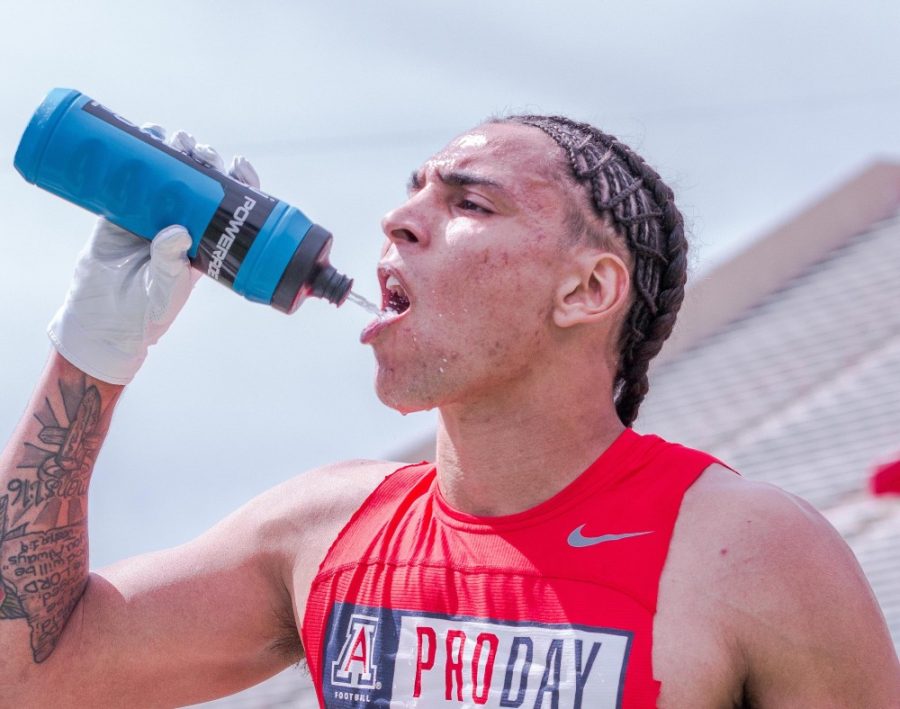 Shawn+Poindexter+takes+a+chug+of+water+during+his+pre-NFL+Draft+workout+at+Arizona+Stadium+in+March+2019.