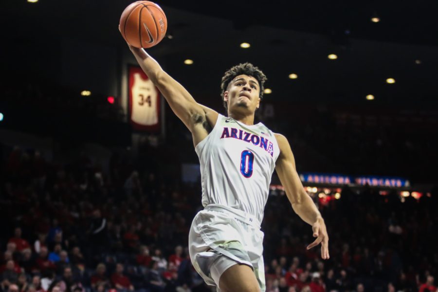 During+the+first+few+minutes+of+the+Arizona+vs+Omaha+game%2C+freshman+Josh+Green+%280%29+dunks+the+ball+into+the+basket.+