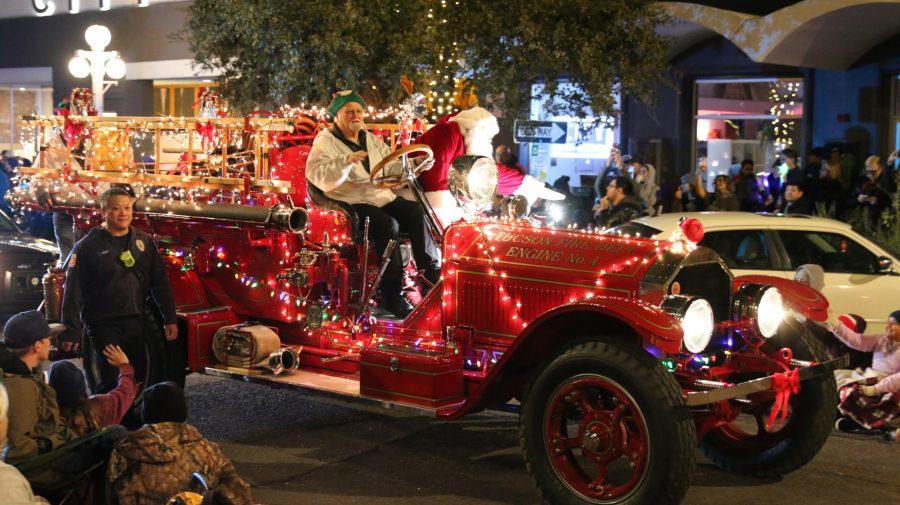Tucson+Fire+Department+was+also+present+at+the+Tucson+Parade+of+Lights%2C+bringing+out+Santa+Claus+at+the+end+of+the+event.+TFD+drove+a+historic+fire+truck+embellished+with+lights+and+Christmas+decor.+