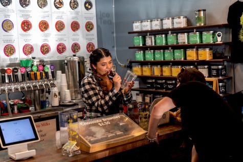 A Scented Leaf barista takes the order of a customer, while writing down whether or not they want an extra refill.