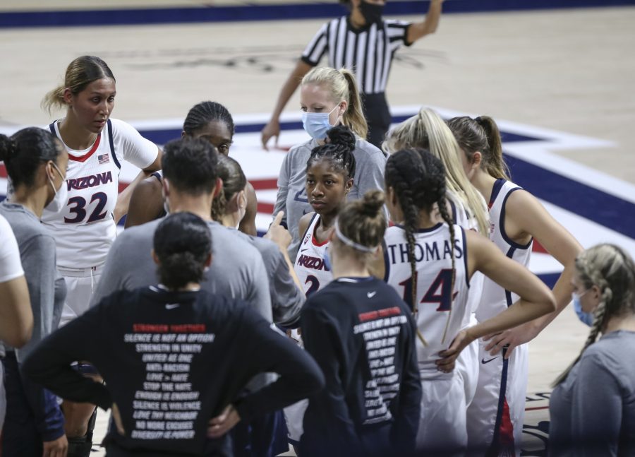 The+Arizona+Wildcats+huddle+around+to+draw+up+a+play+during+a+timeout+in+McKale+Center+in+Tucson%2C+Arizona+on+Sunday%2C+Dec.+6%2C+2020.+%28Courtesy+of+Mike+Christy%2FArizona+Athletics%29