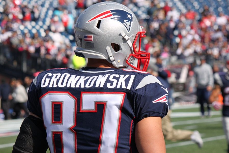 Former+Arizona+Wildcat+Rob+Gronkowski+warms+up+before+a+game+as+a+New+England+patriot.+87+Rob+Gronkowski+by+pvsbond+is+licensed+under+CC+BY-NC+2.0
