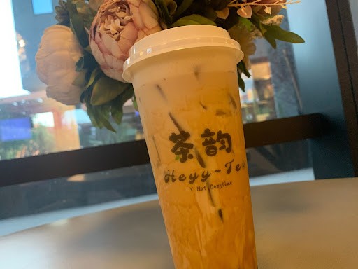  The Okinawa milk tea with boba at Heyy~Tea. 