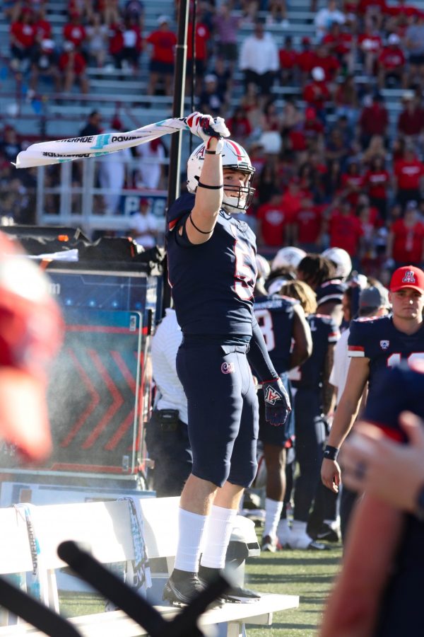 Chandler+Kelly%2C+a+sophomore+on+the+Arizona+football+team%2C+celebrates+after+taking+the+lead+in+the+fourth+quarter+on+Nov.+6%2C+at+Arizona+Stadium.+The+Wildcats+went+on+to+win+the+game+10-3+snapping+the+20+game+losing+streak.