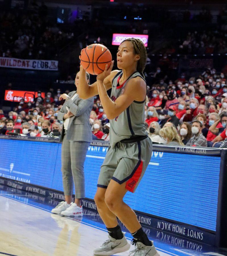 Sam+Thomas%2C+a+guard+on+the+Arizona+womans+basketball+team%2C+takes+a+3-point+shot+on+Sunday%2C+Feb.+6+in+McKale+Center.+The+Wildcats+went+on+to+win+73-61.