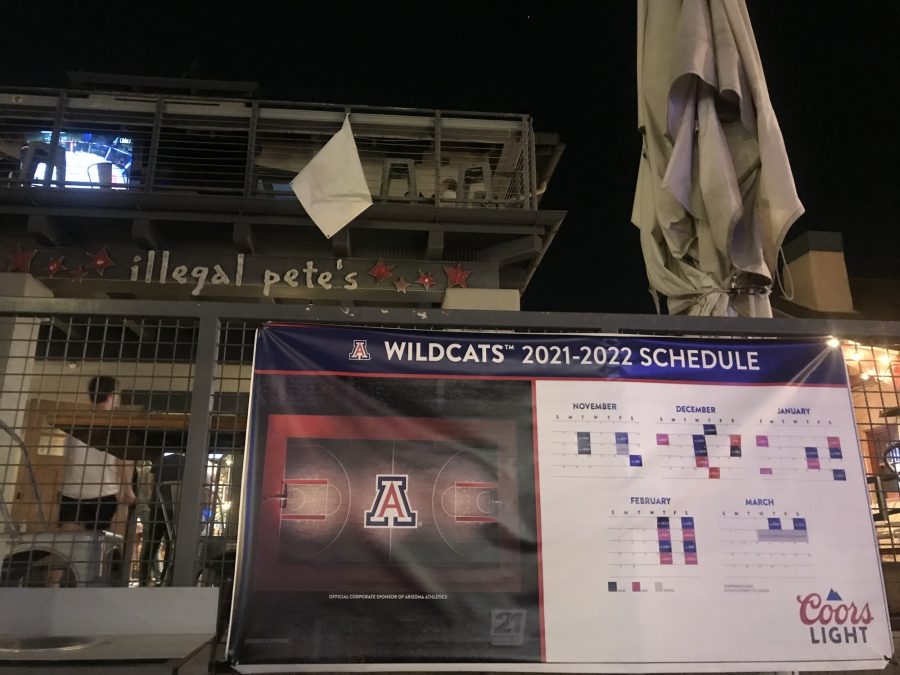 A 2022 March Madness sign outside of Illegal Petes on University Boulevard. (Photograph by Diana Ramos)