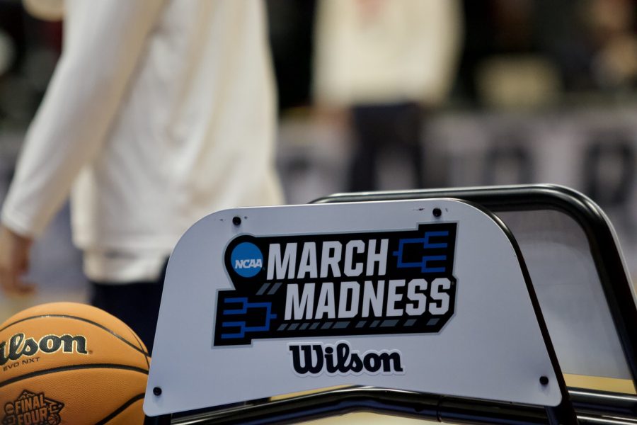 The+Arizona+mens+basketball+team+is+competing+in+the+2022+March+Madness+tournament.+