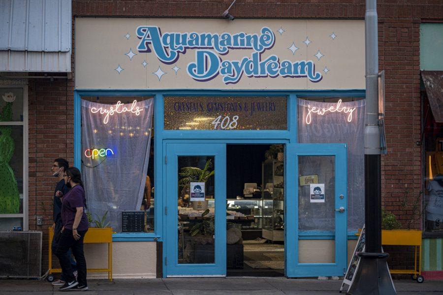 Aquamarine Daydream offers a variety of crystals, gemstones and jewelry.