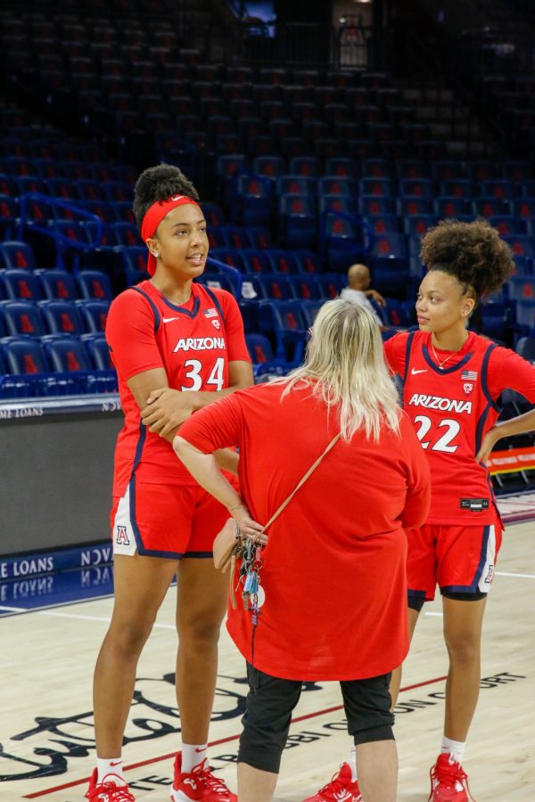 Maya+Nnaji+%2834%29+and+teammate+Paris+Clark+%2822%29+talk+with+a+reporter+during+media+day+in+McKale+Center+on+Sept.+30.+Nnaji+is+a+6-foot-4+freshman+from+Minnesota+and+Clark+is+a+5-foot-8+freshman+from+New+York.