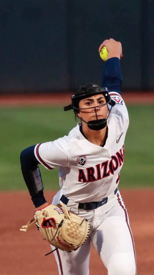 Arizona+softball+pitcher+Aissa+Silva+throws+warm-up+pitches+before+the+top+of+the+fifth+inning+on+March+3+during+the+Hillenbrand+Invitational+at+Mike+Candrea+Field.+Arizona+won+four+out+of+the+five+games+in+the+tournament.