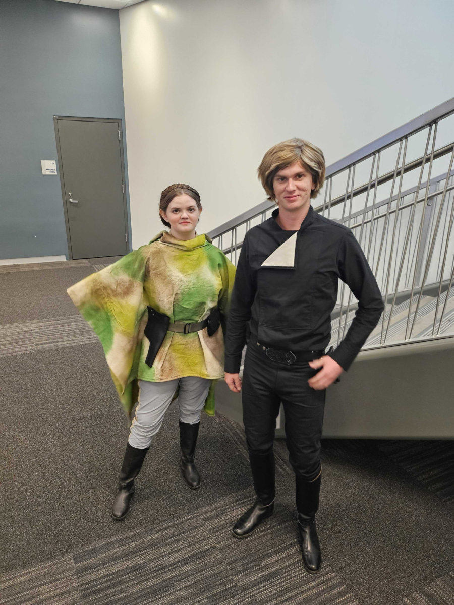 Local cosplayers dress up as Luke and Leia Skywalker for the 15th annual Tucson Comic-Con.