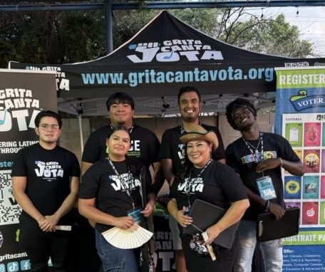 The VOTEriaAZ and Grita Canta Vota teams are actively working to register new voters. Courtsey of @empoweraz on Instagram.