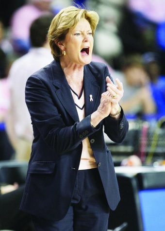 Tennessee coach Pat Summitt instructed her team as Kentucky played Tennessee on Thursday, February 19, 2009, in Lexington, Kentucky. (Mark Cornelison/Lexington Herald-Leader/MCT)