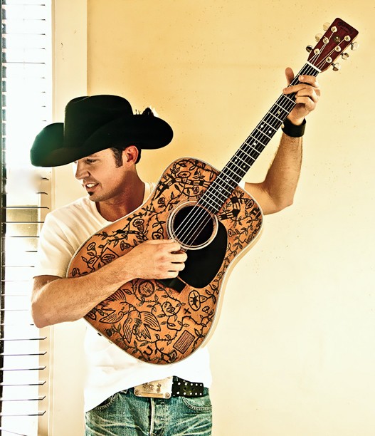 Tucson native turns country star