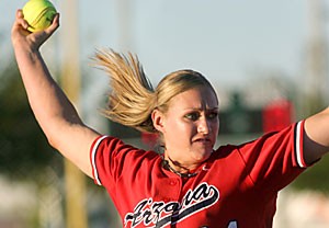 Senior pitcher Alicia Hollowell earned USA Softball Player of the Week and Pacific 10 Conference Pitcher of the Week honors after a dominant weekend at the 2006 Kajikawa Classic in Tempe. Hollowell threw two no-hitters and won all three games while striking out 36 and allowing just one hit and one walk in 18 innings.