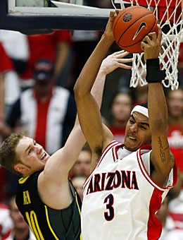 Arizona forward Marcus Williams grabs a rebound over Oregons Maarty Leunen in the Wildcats 79-77 loss Jan. 14 in McKale Center. Williams and the Wildcats have struggled in close games this season.