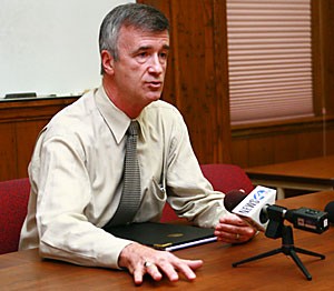 President Robert Shelton, seen in a 2006 file photo, discuses tuition increases. Shelton and presidents from other Arizona universities are asking the state for more money to help students with financial-aid.