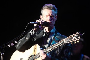 Randy Travis performs at Centennial Hall in front of an audience of more than 1800 people on Saturday, Aug. 22. Rita Lichamer/Arizona Daily Wildcat