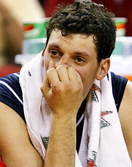 Forward Ivan Radenovic sits on the bench in frustration in the waning moments of Arizonas 80-73 loss to USC last night in Los Angeles. Radenovic and the Wildcats were saddled with their second consecutive loss, and third in four games.