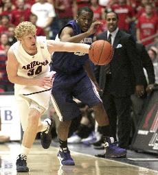 Budinger hustles for a loose ball during a 106-97 Wildcat win against Washington on Jan. 29 in McKale Center. Teammate Jordan Hill said Budinger is playing as well this year as he did two seasons ago.