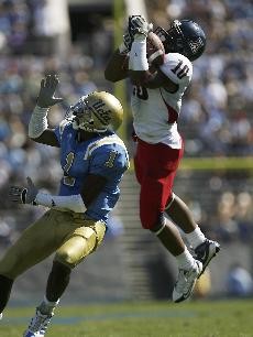 Arizona wide receiver Mike Thomas leaps to make a catch during Saturdays 31-10 Wildcat victory over UCLA in Pasadena, Calif. Thomas recorded 257 all-purpose yards and was named the Pacific 10 Conference Special Teams Player of the Week.
